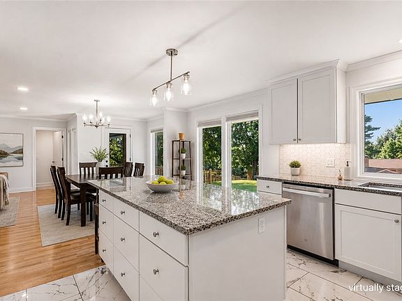3rd image of 1114 E Ridgeway Dr