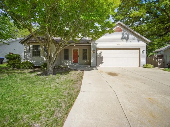 2506 Timber View Dr, Bloomington, IL 61701