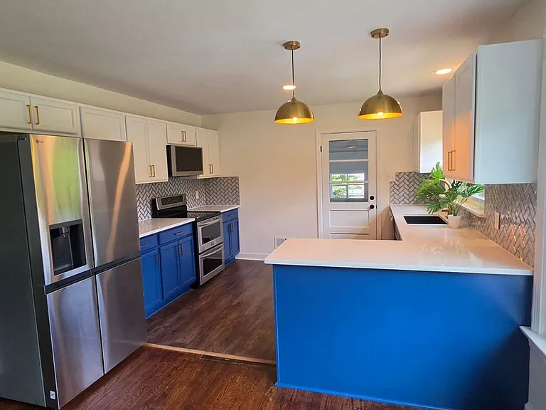 3417 Windsor Rd SW — Photo 6