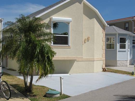 1st image of 409 Nettles Blvd