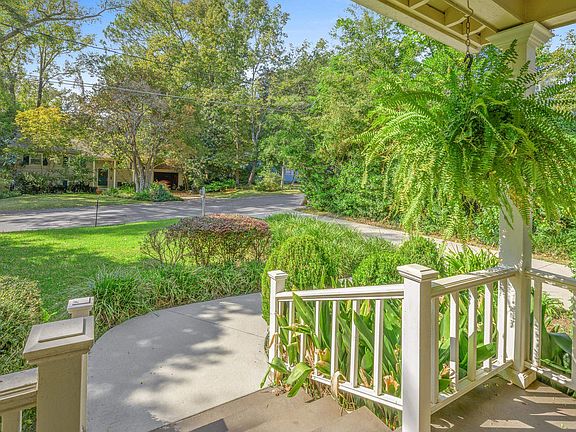 5th image of 923 Carraway St