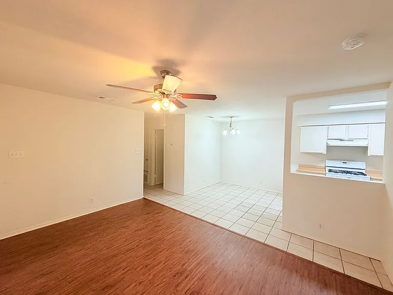 405 Parkhill Cv — Photo 7