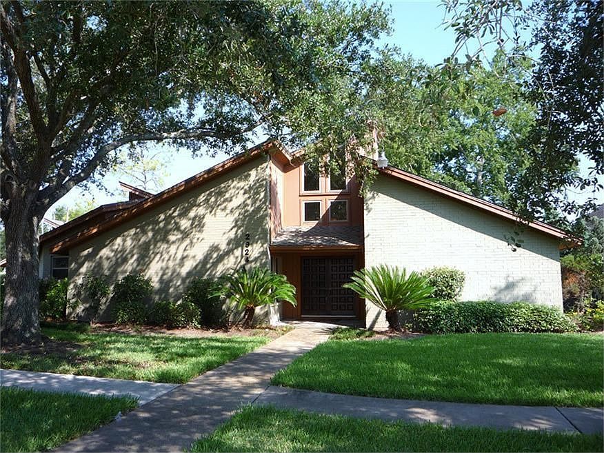 1st image of 2924 Country Club Dr