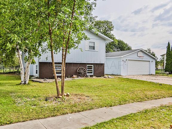 4th image of 914 5th Ave W