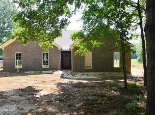 1762 Smart Rd, Como, MS 38619