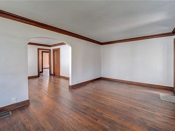 5th image of 125 Van Brunt Blvd