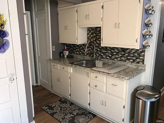 3rd image of 4413 Bingham Ave
