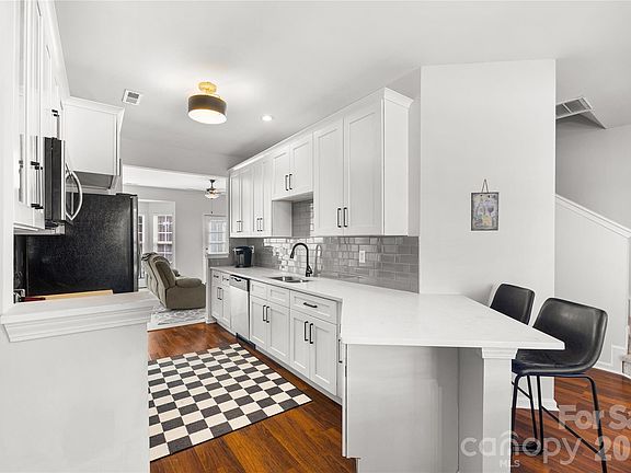 4th image of 17624 Delmas Dr