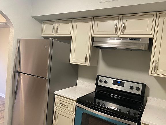 4th image of 3806 Burlingame Pl #37D