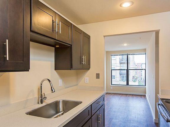 2nd image of 1505 Queen Anne Ave N APT 3B