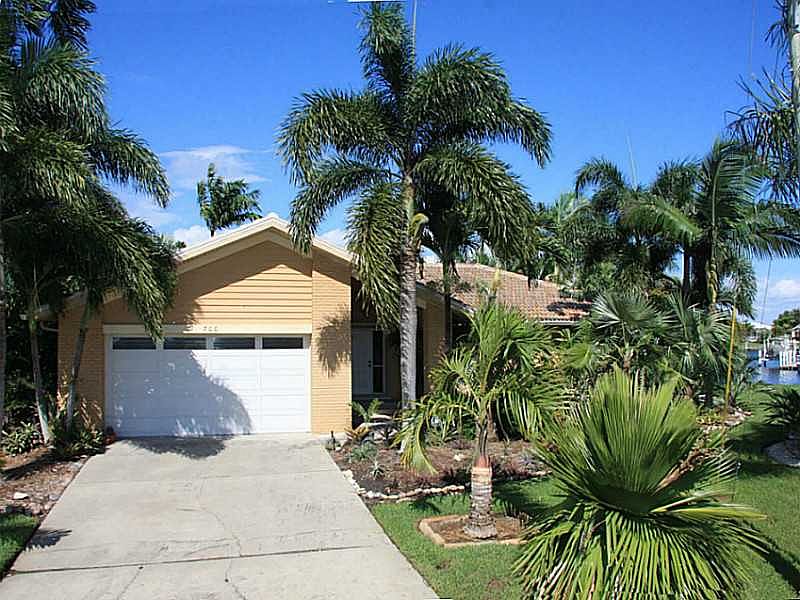 1st image of 700 Elisa Dr