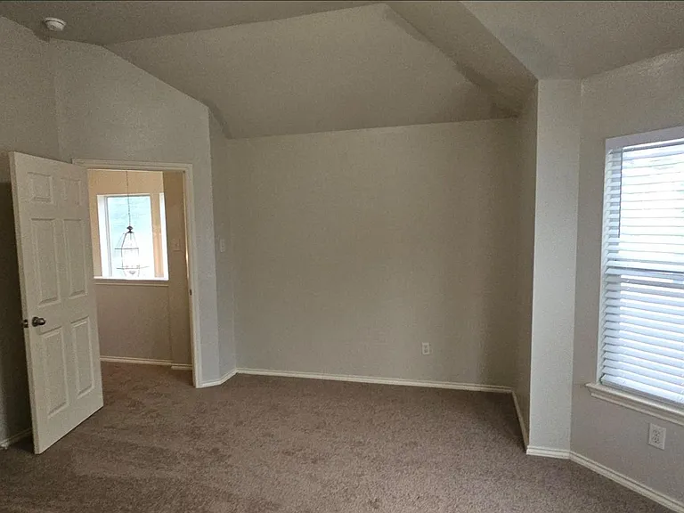 706 Woodport Ln — Photo 13