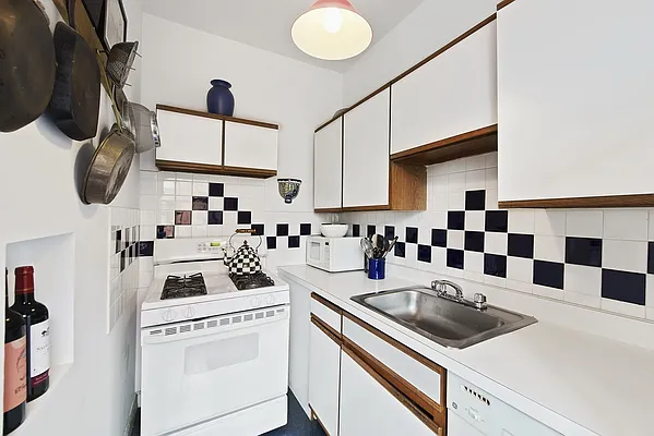 Sold by Nest Seekers International | media 14