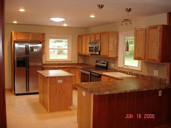 new kitchen w/stainless appliances(note sunpipe)