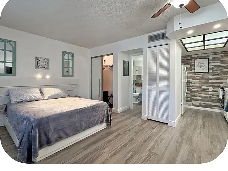20800 River Dr — Photo 2
