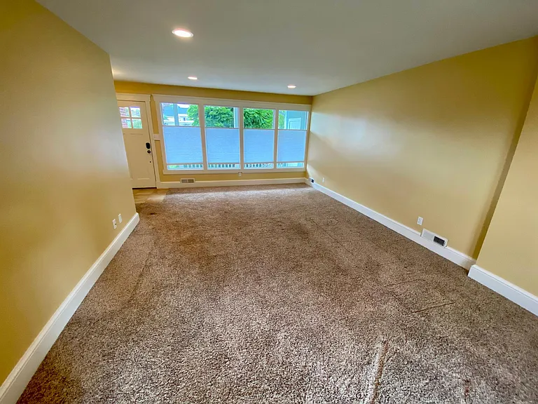 2916 E Oakridge Dr — Photo 6