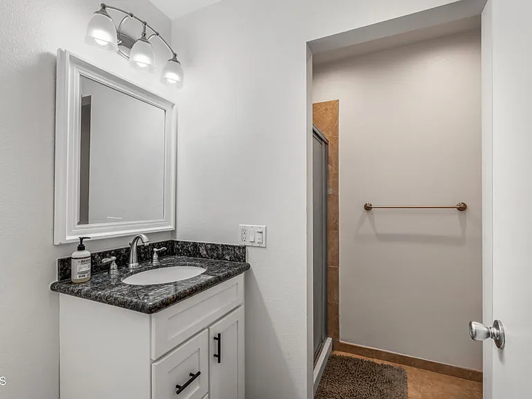 304 E Surfside Dr — Photo 11