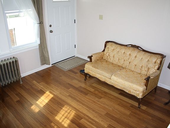 5th image of 12 Fairchild Ave