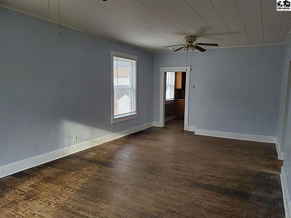3rd image of 418 N Oak St