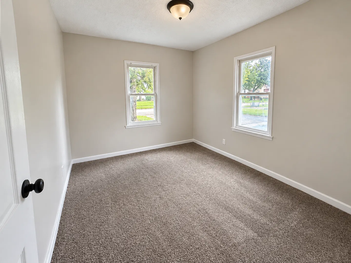 Stunningly Updated 4BR Home with Full Basement! — Photo 4