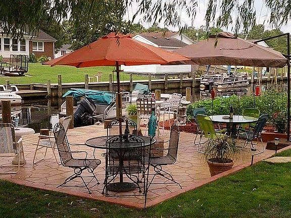 BACKYARD PATIO WITH FIREPIT 