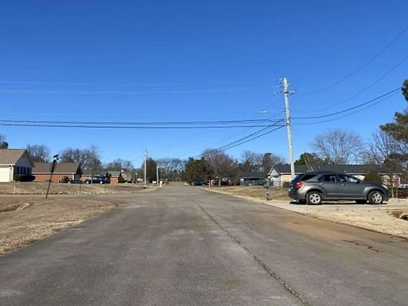 Exterior Neighborhood (street photo)