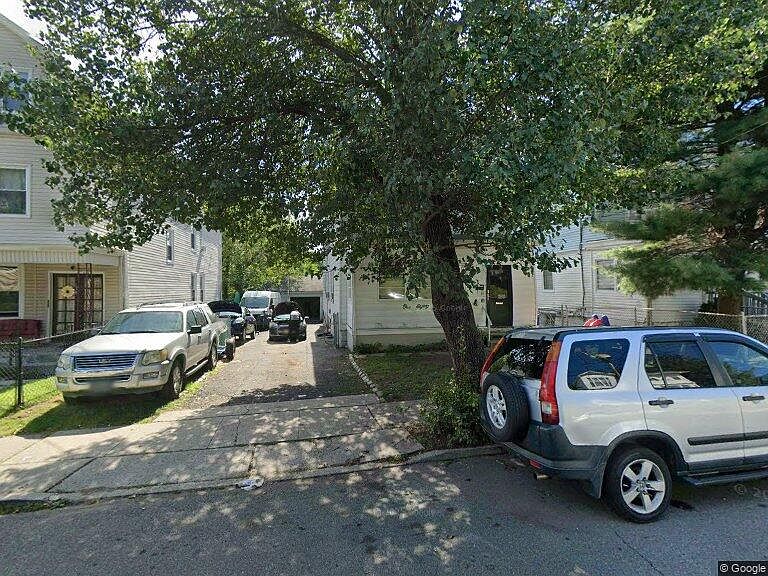 1st image of 165 Pearl St #C3