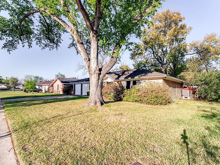 12331 Atwell Dr — Photo 3