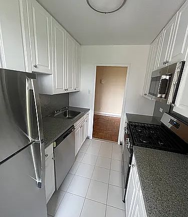 4th image of 69-10 188th St