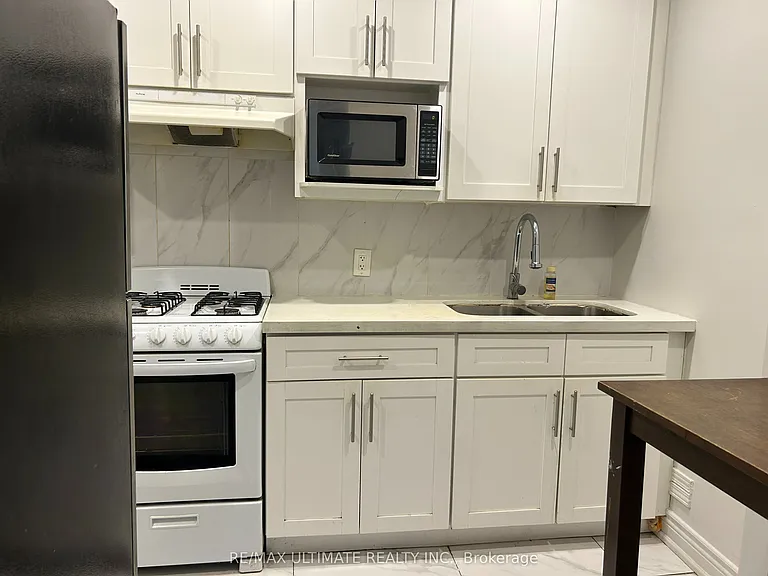 5 Roncesvalles Ave #2 — Photo 4