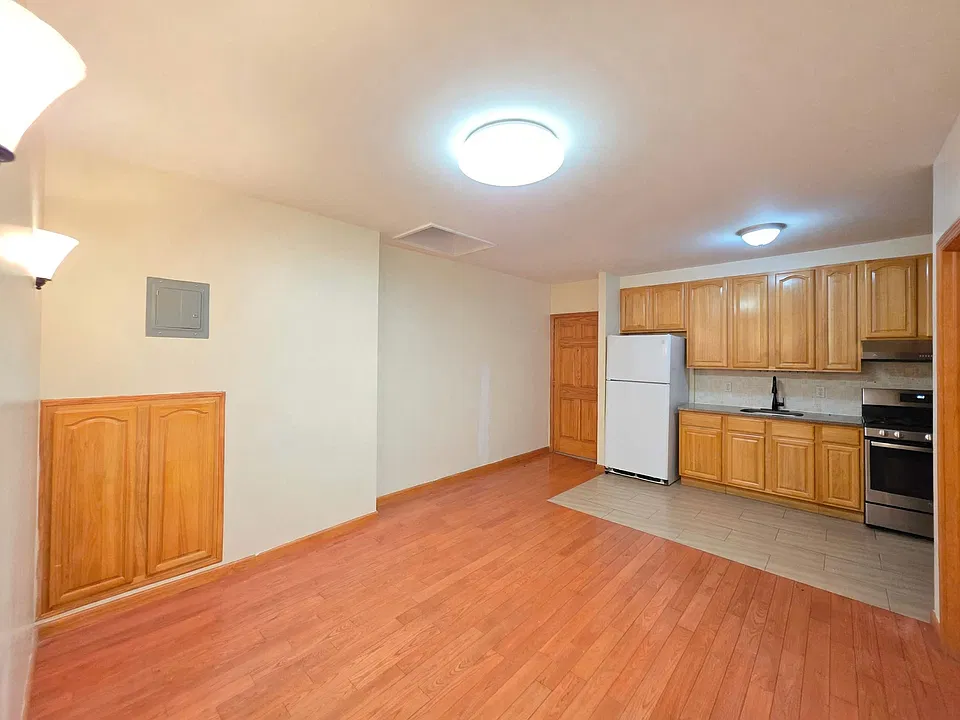 2074 Flatbush Ave #2R