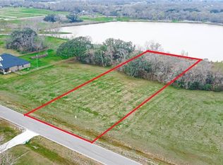 210 Lakeview Dr, Angleton, TX 77515