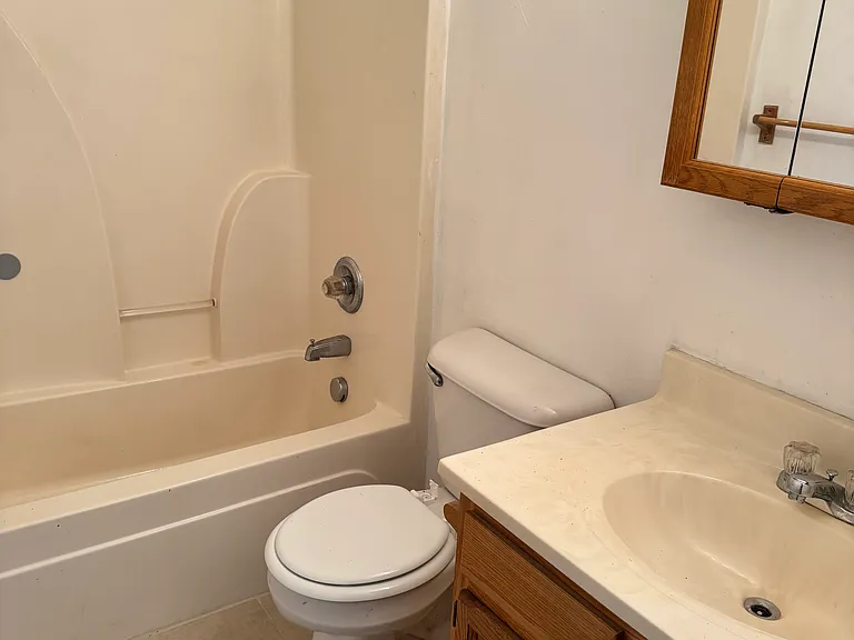 910 Weeping Willow Dr #5 — Photo 6