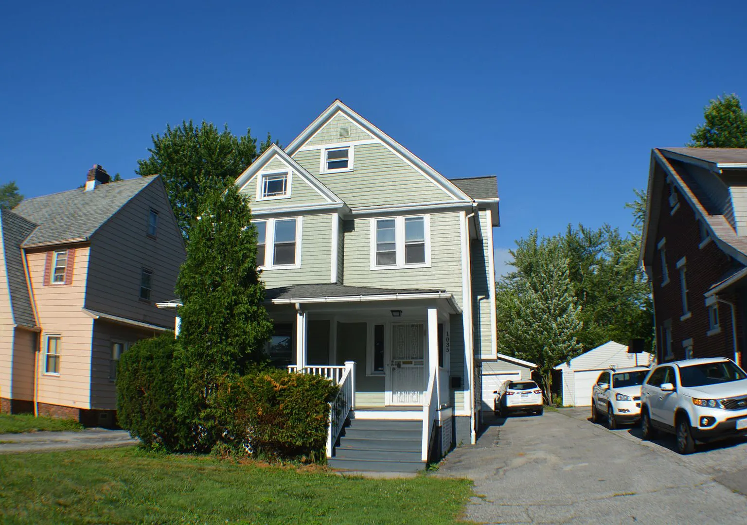 Single Family Home 4 beds 1.5 bath Available Now! — Photo 1