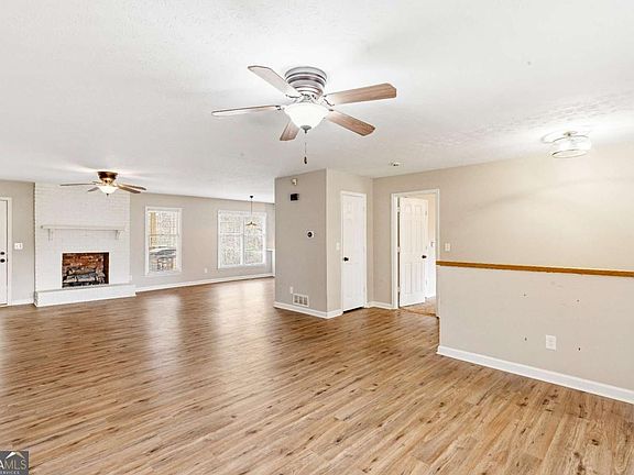 5th image of 616 Wells Rd