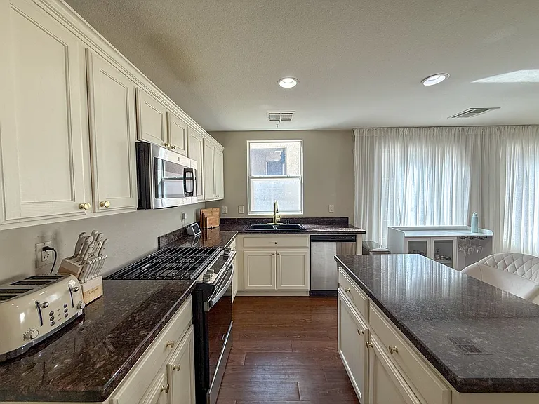 10360 Cherokee Corner Ave — Photo 8