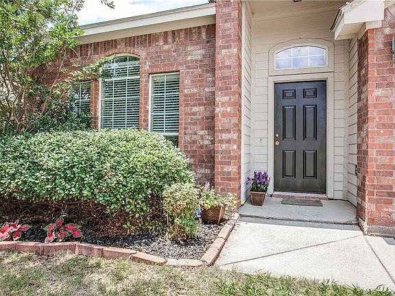3rd image of 8305 Deer Bluff Ln