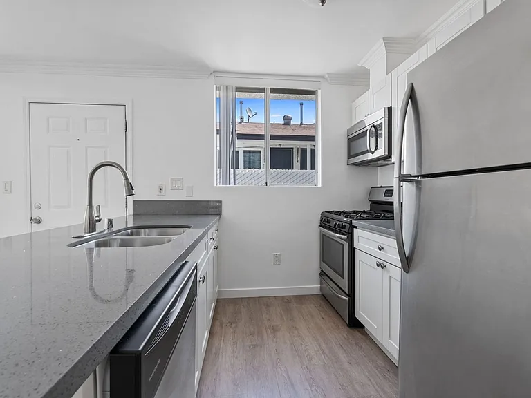 6042 Barton Ave — Photo 3