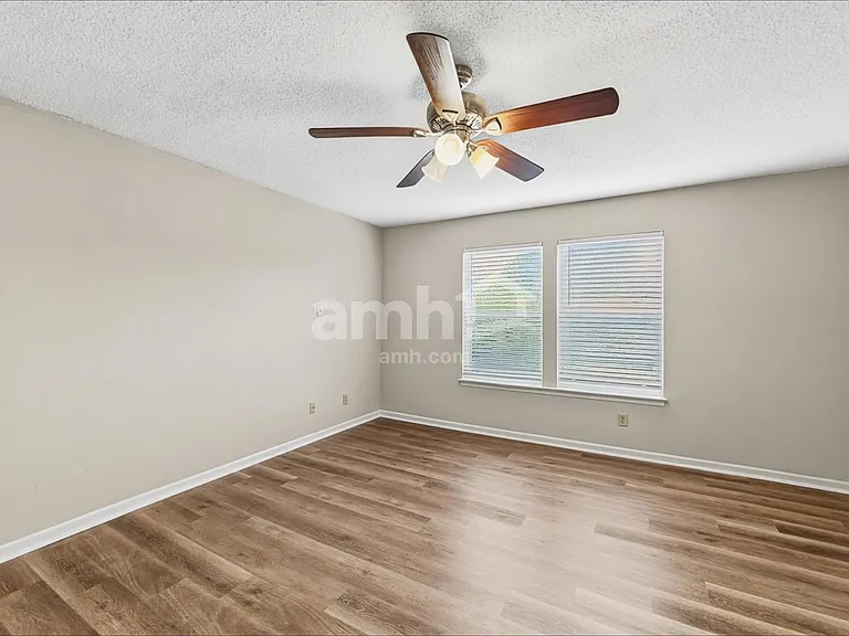 2324 Shadowbrook Dr — Photo 10