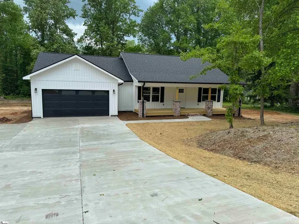 289 Highland Park Rd, East Flat Rock, NC 28726