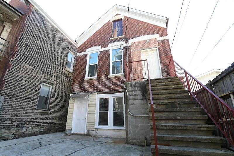 1st image of 2029 W 21st Pl APT 1R