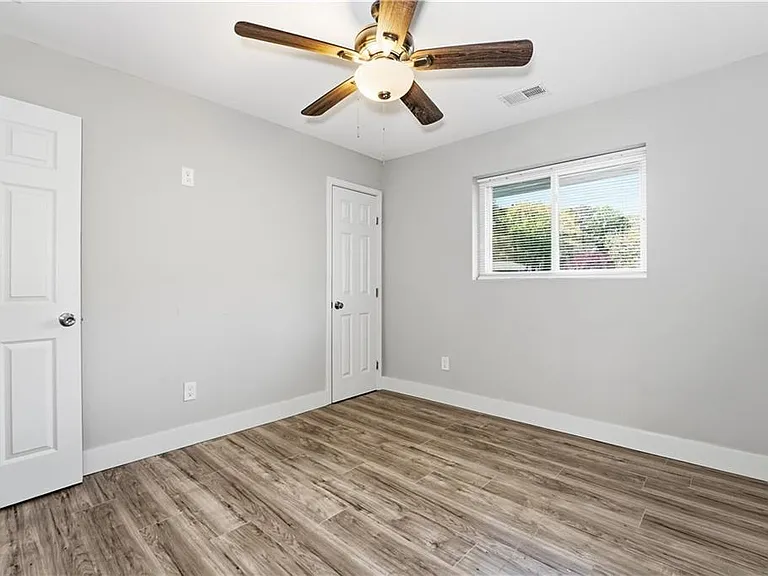 1735 Carter Ave — Photo 16