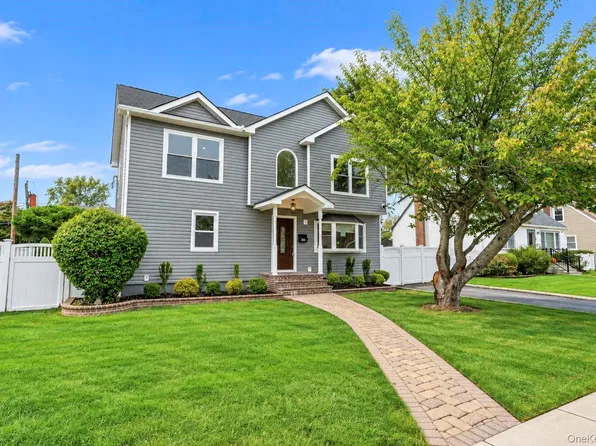 18 Hitchcock Lane, Farmingdale, NY 11735