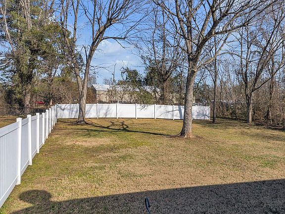 3rd image of 208 River Oaks Cir