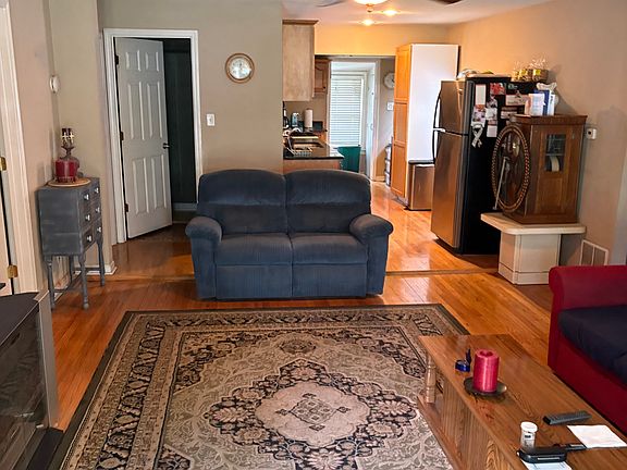 4th image of 636 S Fairfield Ave