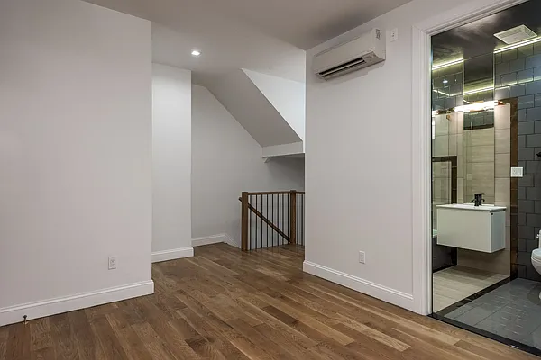 Rented by Nooklyn NYC LLC | media 5