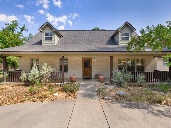 26 Oak Valley Dr, Fredericksburg, TX 78624