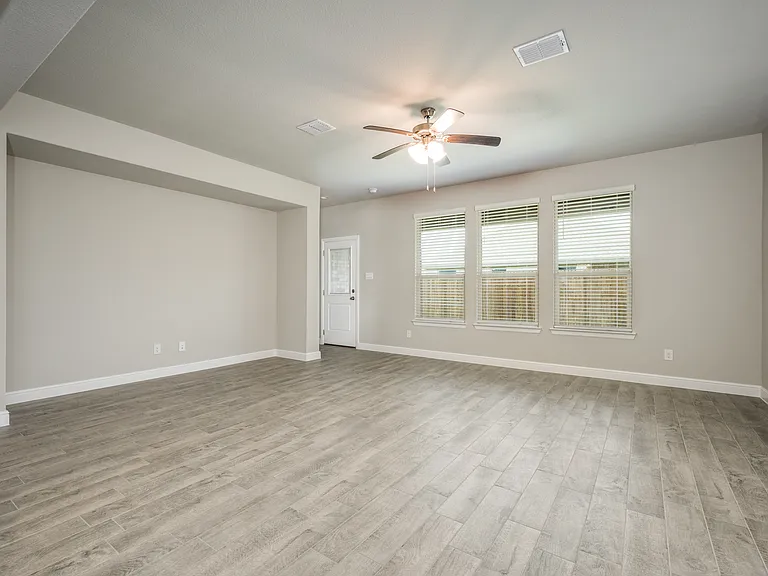 5242 Crystal Lake Ave — Photo 9