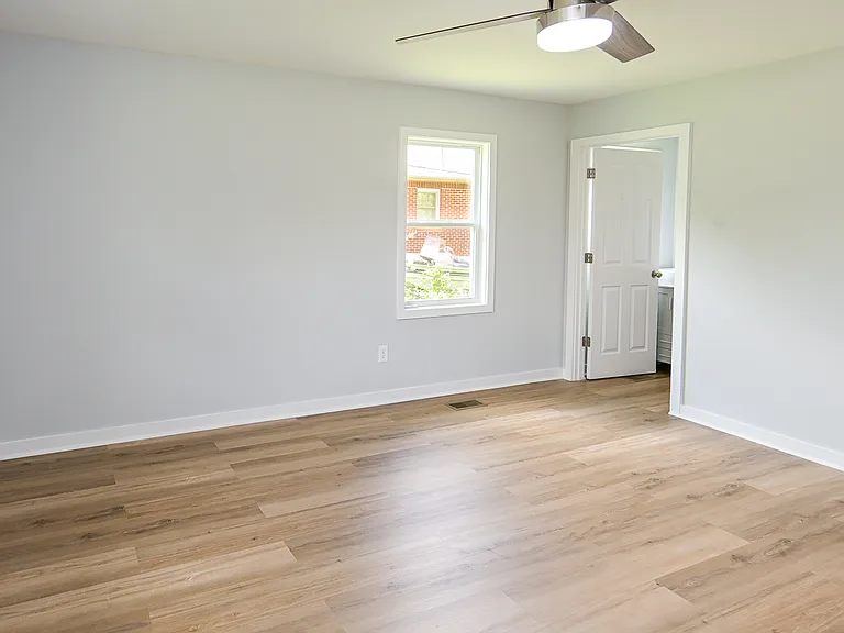 1304 Aston St — Photo 11