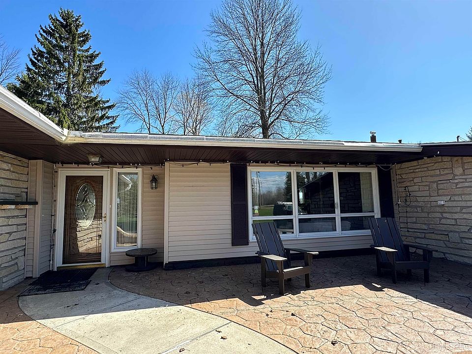 2827 Lake Shore Dr, Escanaba, MI 49829 MLS 50108340 Zillow